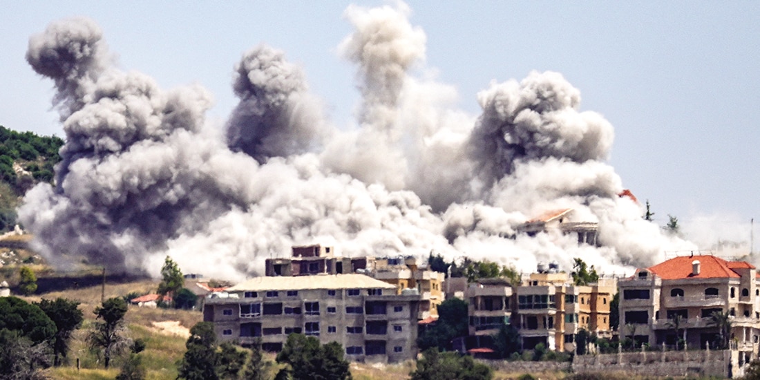 ATAQUES israelíes al sur de Líbano, visto desde la localidad de Nabatieh, ayer.