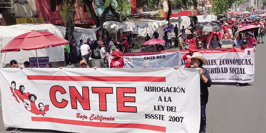Integrantes de la CNTE se manifiestan en en Zócalo, el pasado 15 de mayo.