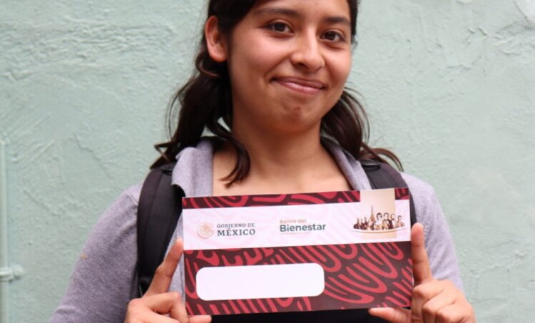 La Beca Jóvenes Escribiendo el Futuro otorga un apoyo bimestral de 5800 pesos.