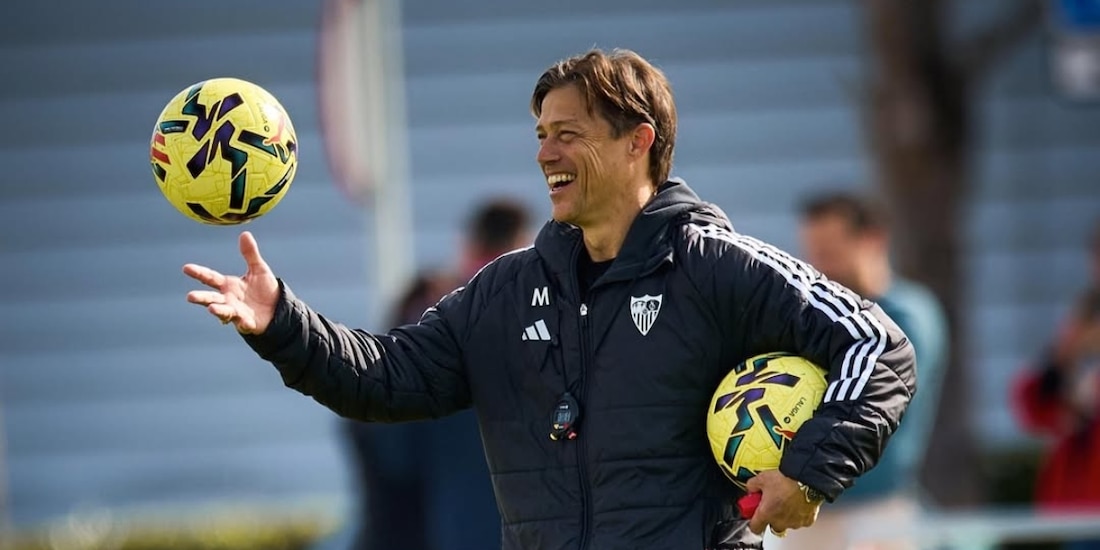 Matías Almeyda mientas dirigía en España al Sevilla