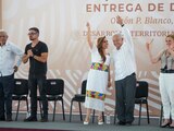 En hecho histórico, López Obrador y Mara Lezama entregan documentos agrarios a mujeres en Chetumal