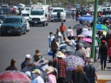 La fila en el Deportivo las Américas para la aplicación de la vacuna Covid para adultos mayores de Ecatepec.