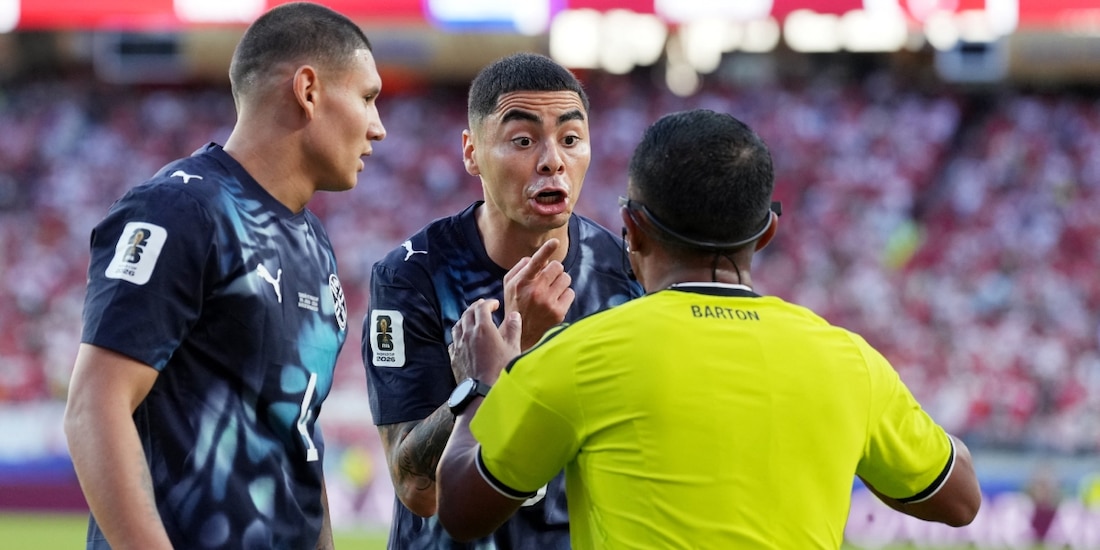 Miguel Almirón es expulsado en el Turquía vs Paraguay