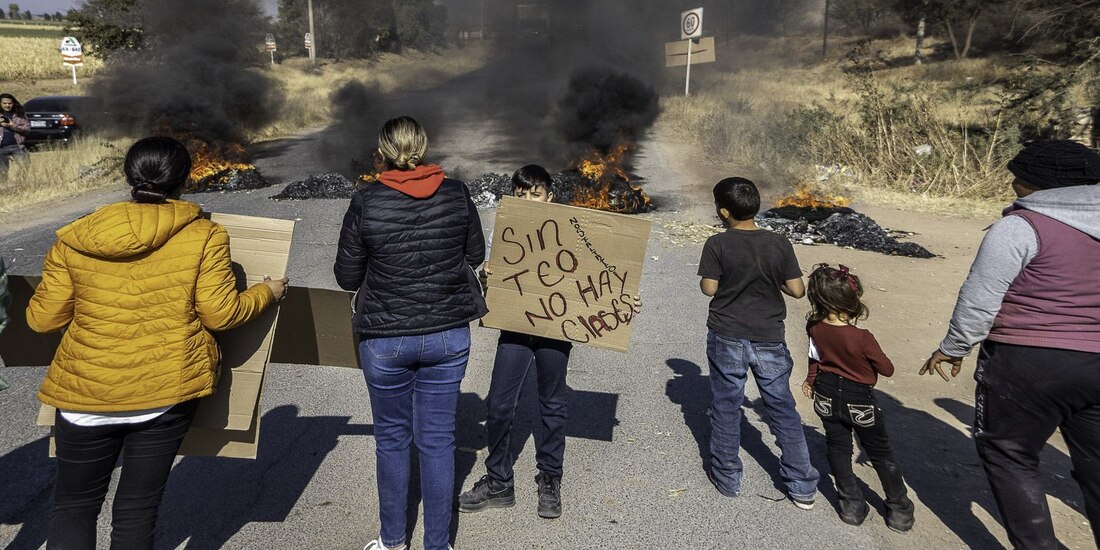 Habitantes de Chaparrosa mantienen bloqueados los accesos a esa comunidad desde el pasado lunes, para exigir que el niño Tadeo sea presentado con vida.