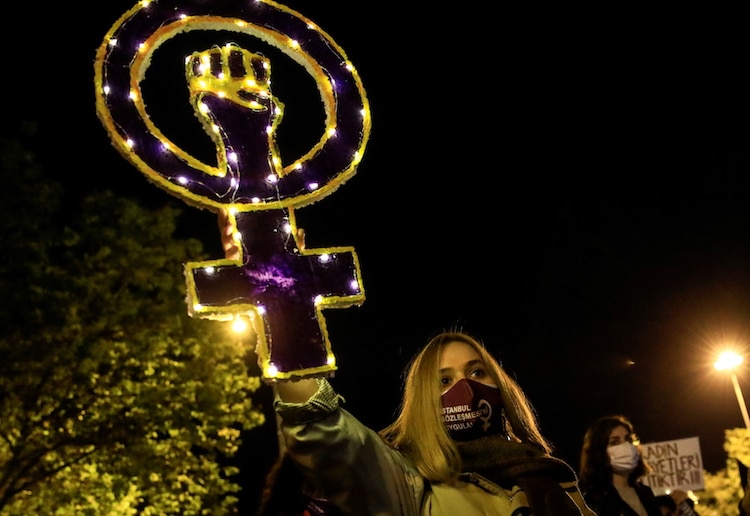 Turquía. Protestas por el mundo para poner fin a la violencia contra la mujer.