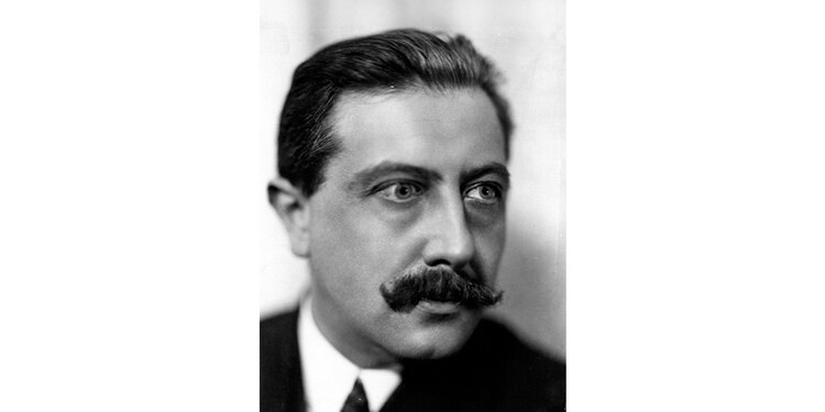 Bernanos (c. 1920). El autor francés divulgaba en sus obras
la lucha contra el bien y el mal que padece un hombre elegido
para la santidad.