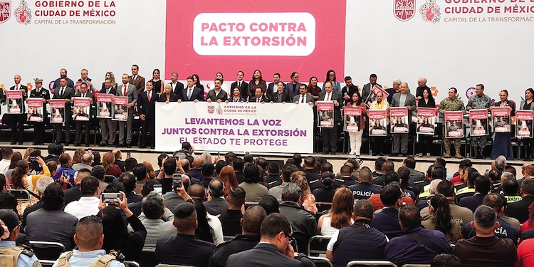AUTORIDADES de la CDMX celebraron, el 13 de abril, el Pacto contra la Extorsión.