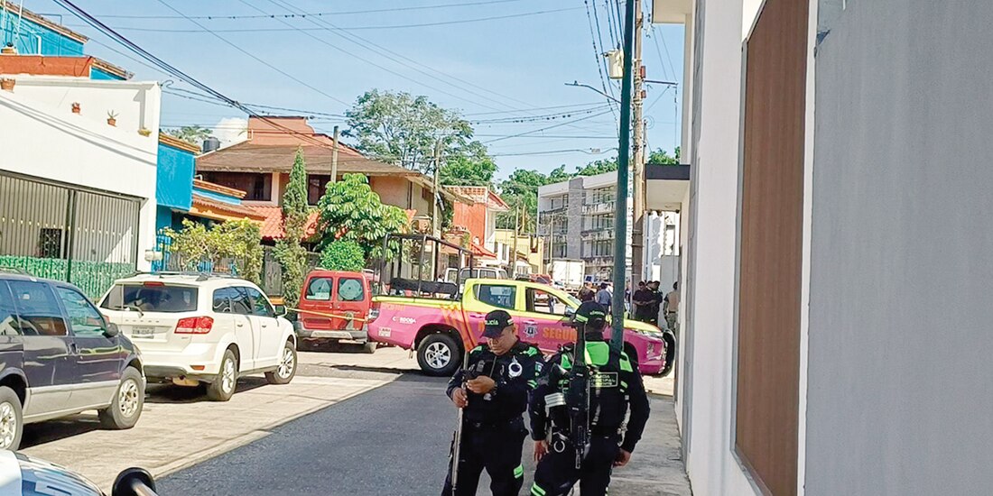 Autoridades resguardan el sitio del atentado, en Córdoba, ayer.