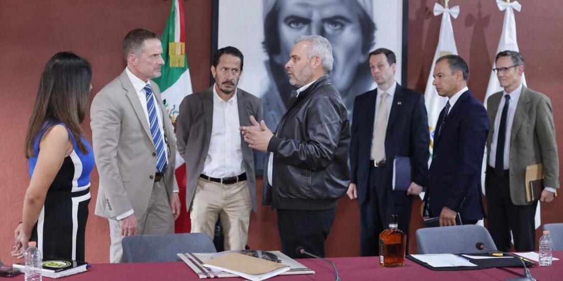 Alfredo Ramírez Bedolla y agregado de Seguridad de EU reforzarán acciones para mantener la exportación del aguacate.