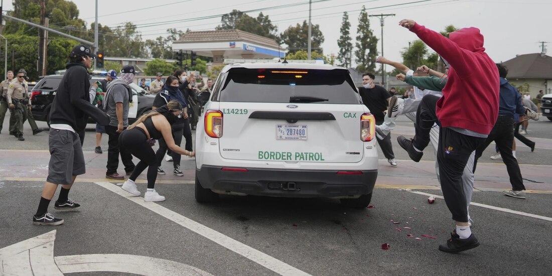 SRE llama a respetar procesos migratorios ante detenciones de migrantes en Los Ángeles.