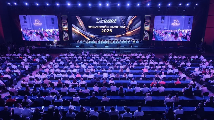 Autoridades federales y estatales participan en la Convención Nacional CANACAR 2026, encuentro que reúne a más de mil 500 transportistas en Cancún.