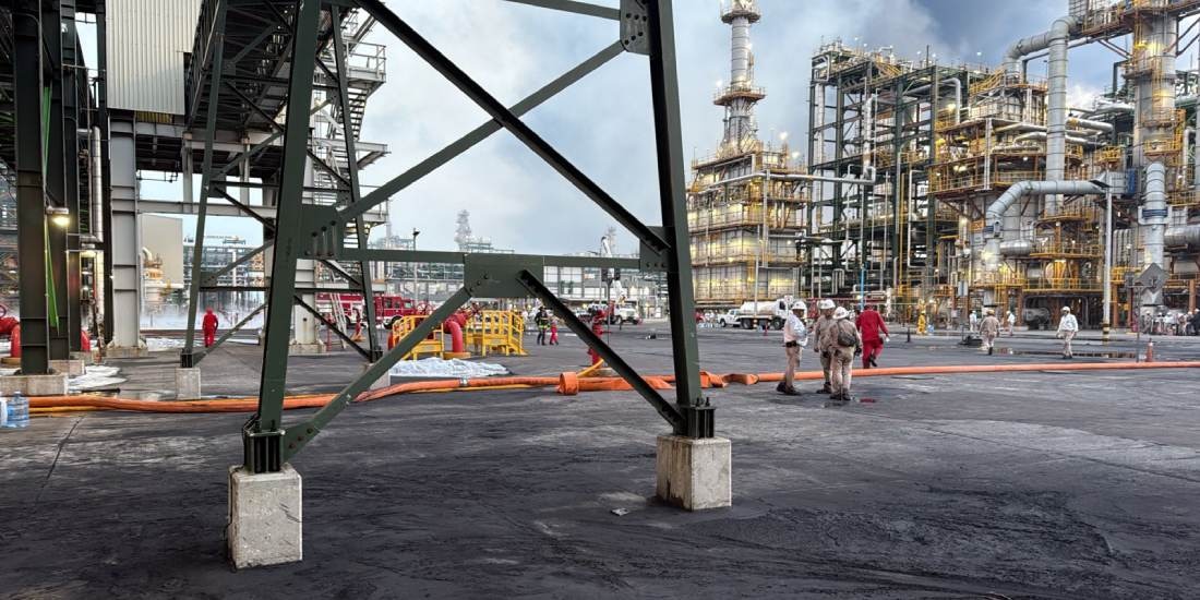 Incendio en la Refinería Olmeca se encuentra sofocado, informa PEMEX.