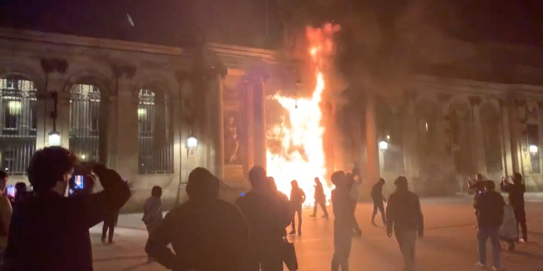 Desde que comenzaron las protestas, el índice de popularidad de Macron se redujo considerablemente.