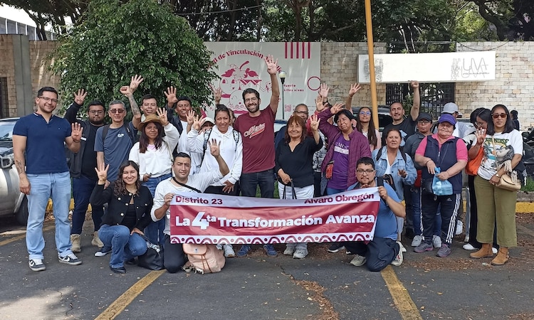 Al centro, Ángel Tamariz, nuevo vocero de la bancada de Morena en el Congreso de la Ciudad de México.