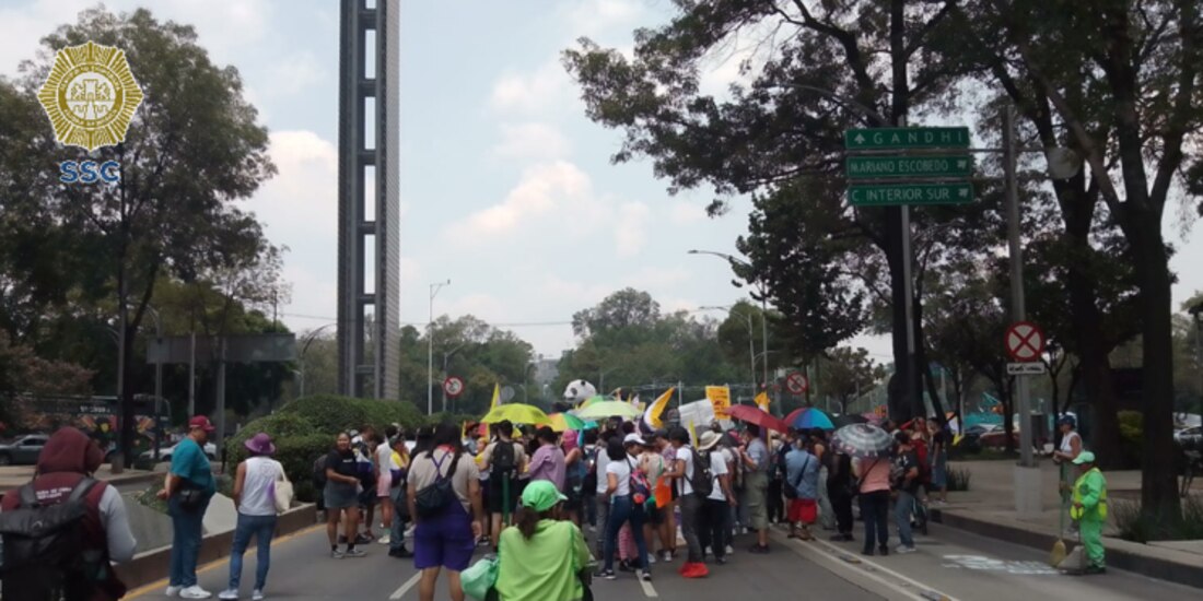 Marcha 'no binaria' en Paseo de la Reforma.