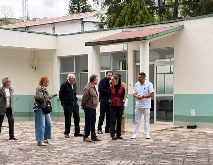 Sheinbaum y Menchaca recorrieron el Hospital del IMSS-Bienestar y el Centro de Salud de Metztitlán