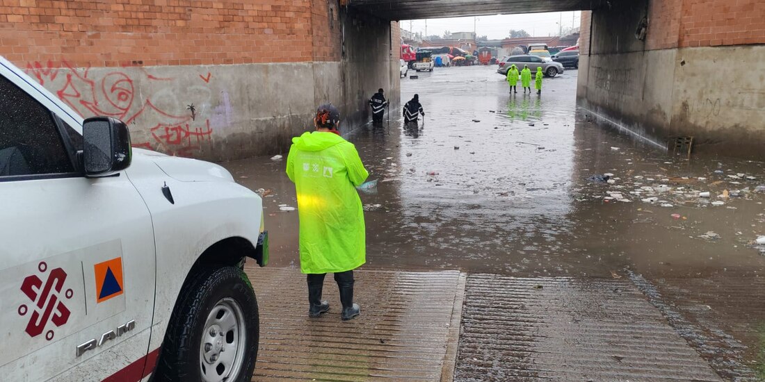 Encharcamientos por lluvias afectaron la Ciudad de México este 16 de junio.