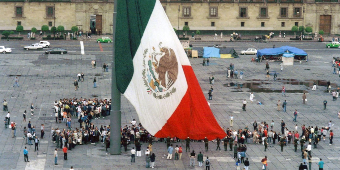 La Bandera de México no debe, por ningún motivo, tocar el piso.