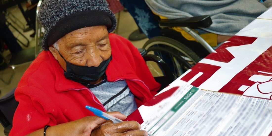 La Secretaría de Bienestar informó que los interesados deben acudir a los módulos de registro con cuatro documentos.