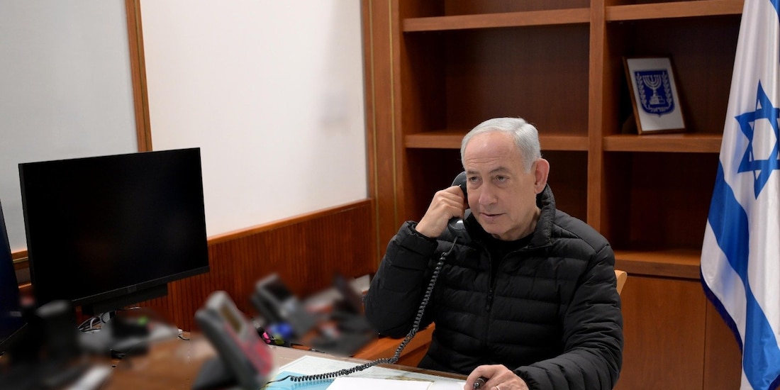 Benjamin Netanyahu, primer ministro de Israel, hablando con el presidente de Estados Unidos, Donald Trump, tras el ataque conjunto contra Irán.