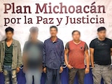 LOS CINCO aprehendidos, presentados ayer por autoridades federales y locales.