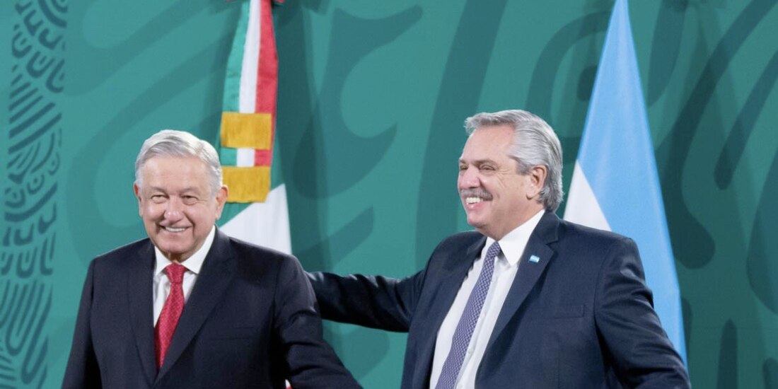 El Presidente López Obrador (izq.), con su homólogo argentino.