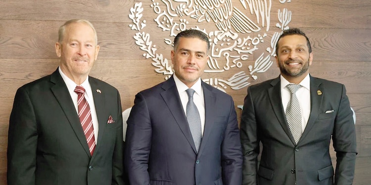 De izq. a der.: Ronald Johnson, Omar García Harfuch y Kash Patel, el 23 de enero en CDMX.