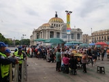 Bloqueo de comerciantes en las inmediaciones de la Alameda Central