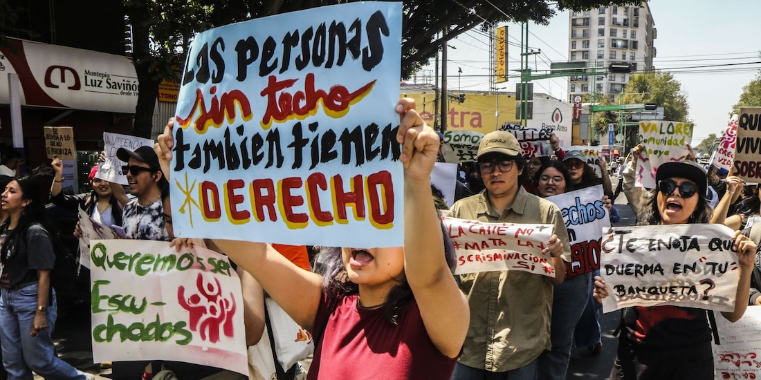 Aspecto de una marcha de personas en situación de calle, en CDMX.