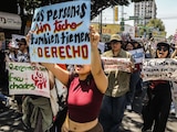 Aspecto de una marcha de personas en situación de calle, en CDMX.