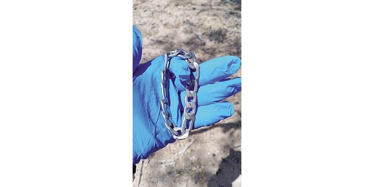 Esclava color plata.