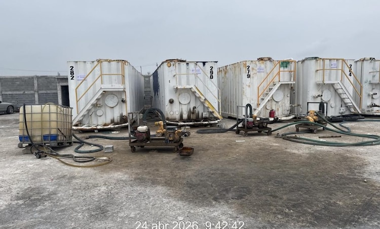 Decomisan pipas y contenedores en predio.