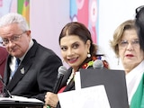 Clara Brugada e integrantes de su gabiente, ayer, en conferencia.