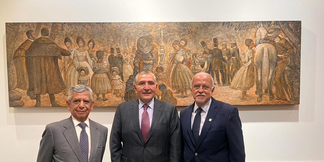 Los funcionarios federales y el mandatario estatal.