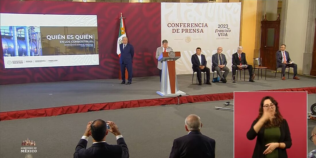 Francisco Ricardo Sheffield Padilla, titular de la Profeco, en la mañanera.