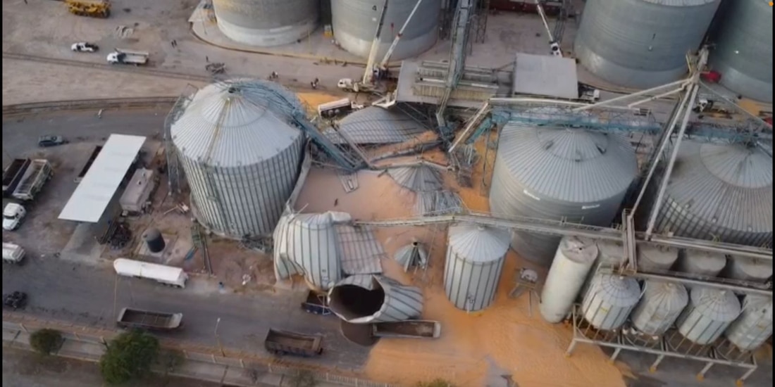 El lunes se reportó el colapso de tres silos de 6.5 toneladas de maíz de una empresa en Torreón; dejó dos heridos y un desaparecido.