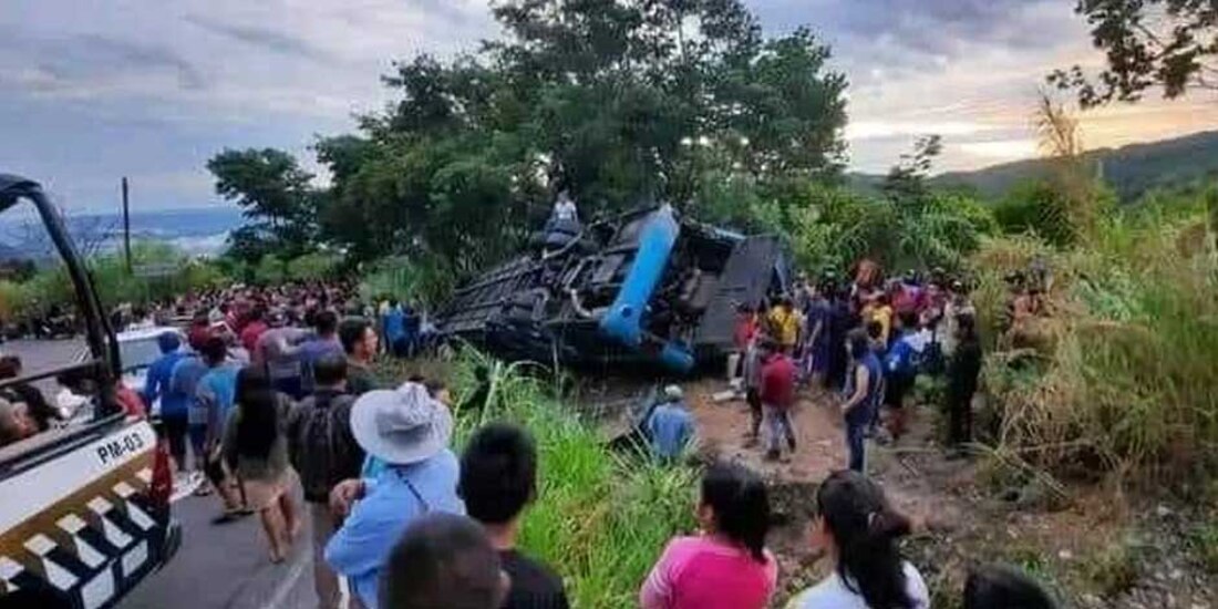 Volcadura de autobús con peregrinos deja 9 muertos y 28 lesionados en Tila, Chiapas