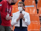 Emmanuel Macron durante el partido de basquetbol 3x3 entre Francia y Estados Unidos en los Juegos Olímpicos 2021.