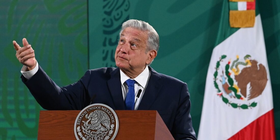 El Presidente AMLO aseguró que recibir insultos son "gajes del oficio" y que no le angustia pues es parte de la democracia no agradarle a todos.