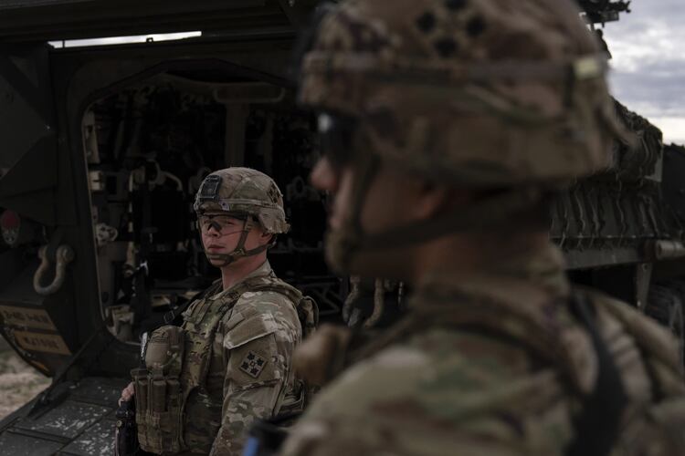 Militares estadounidenses en la frontera de Arizona.