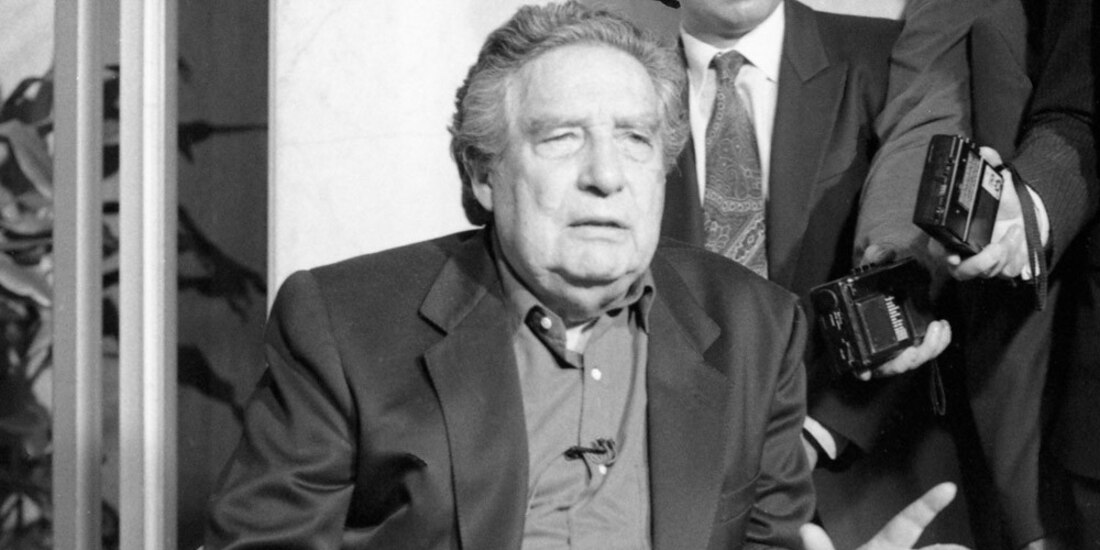 El poeta, bajo la lente del fotógrafo Pedro Valtierra.