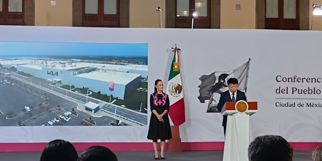 La Presidenta Claudia Sheinbaum y Young Sam Kim.