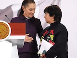 La Presidenta Claudia Sheinbaum y Edna Elena Vega Rangel, secretaria de Desarrollo Agrario Territorial y Urbano, ayer, en conferencia de prensa.