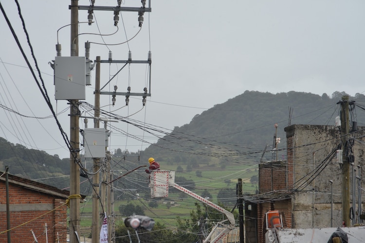 Se instalaron nuevas luminarias en San Miguel Ajusco.