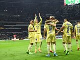 Jugadores del América festejan su victoria sobre el Toluca en la Fecha 3 de la Liga MX, el pasado 13 de julio.