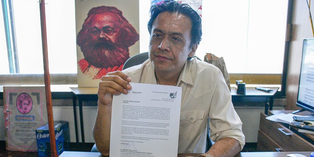 Marx Arriaga abandonó la oficina de la DGME cuatro días después de haber sido notificado de su destitución.