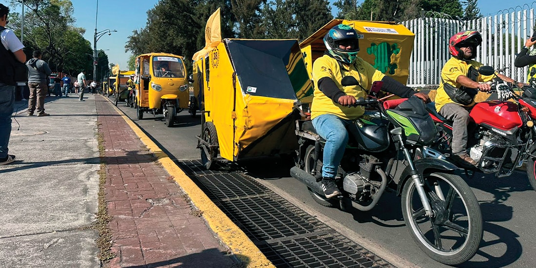 MOTOTAXISTAS a su llegada a San Lázaro, ayer.