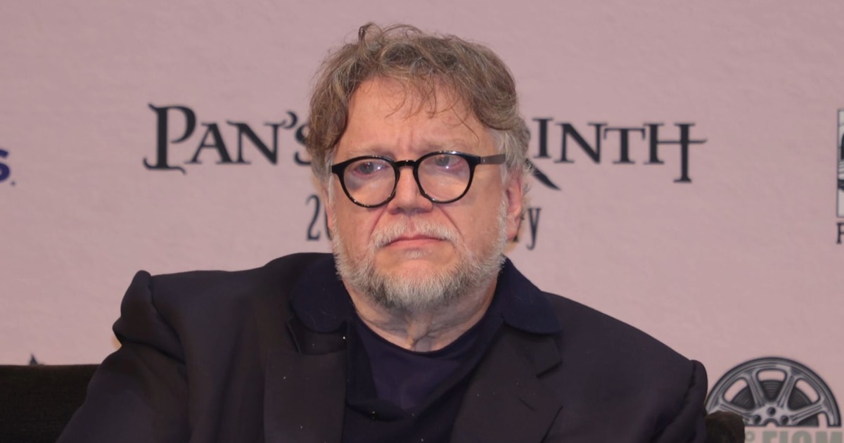 Guillermo del Toro respalda a manifestantes por el agua contaminada en Guadalajara