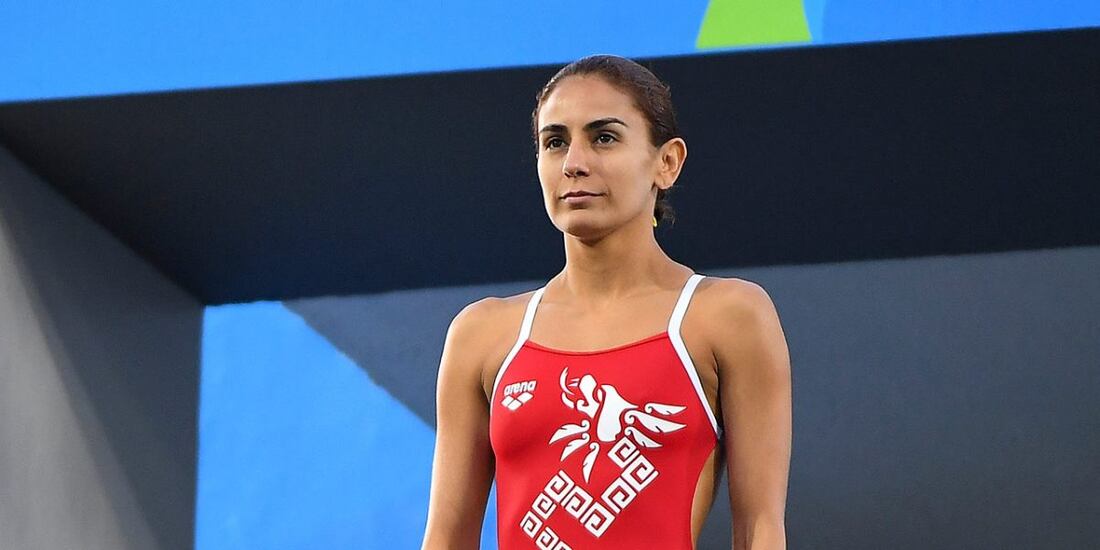 Paola Espinosa antes de lanzarse un clavado en una competencia clasificatoria para Juegos Olímpicos.