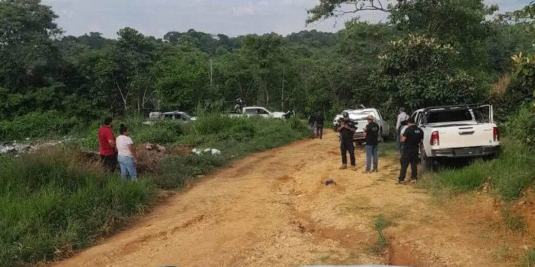 Elementos del orden custodian los accesos al rancho El Capricho, cateado el pasado 29 de enero, como parte de la búsqueda de Sandra Domínguez.